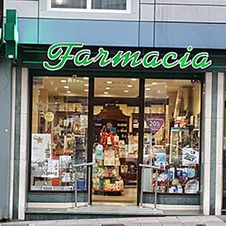 Farmacia Quintana Lacaci parte fachada de un local 